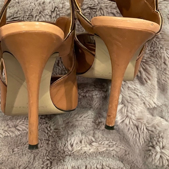 Enzo Angiolini (8 1/2) tan strappy heels - Picture 6 of 8